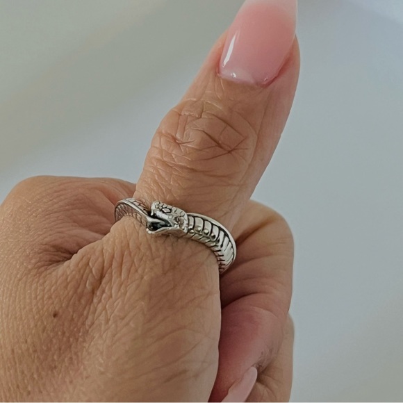 Sterling silver snake ring, dainty snake ring, snake band ring,silver snake band - Picture 5 of 10